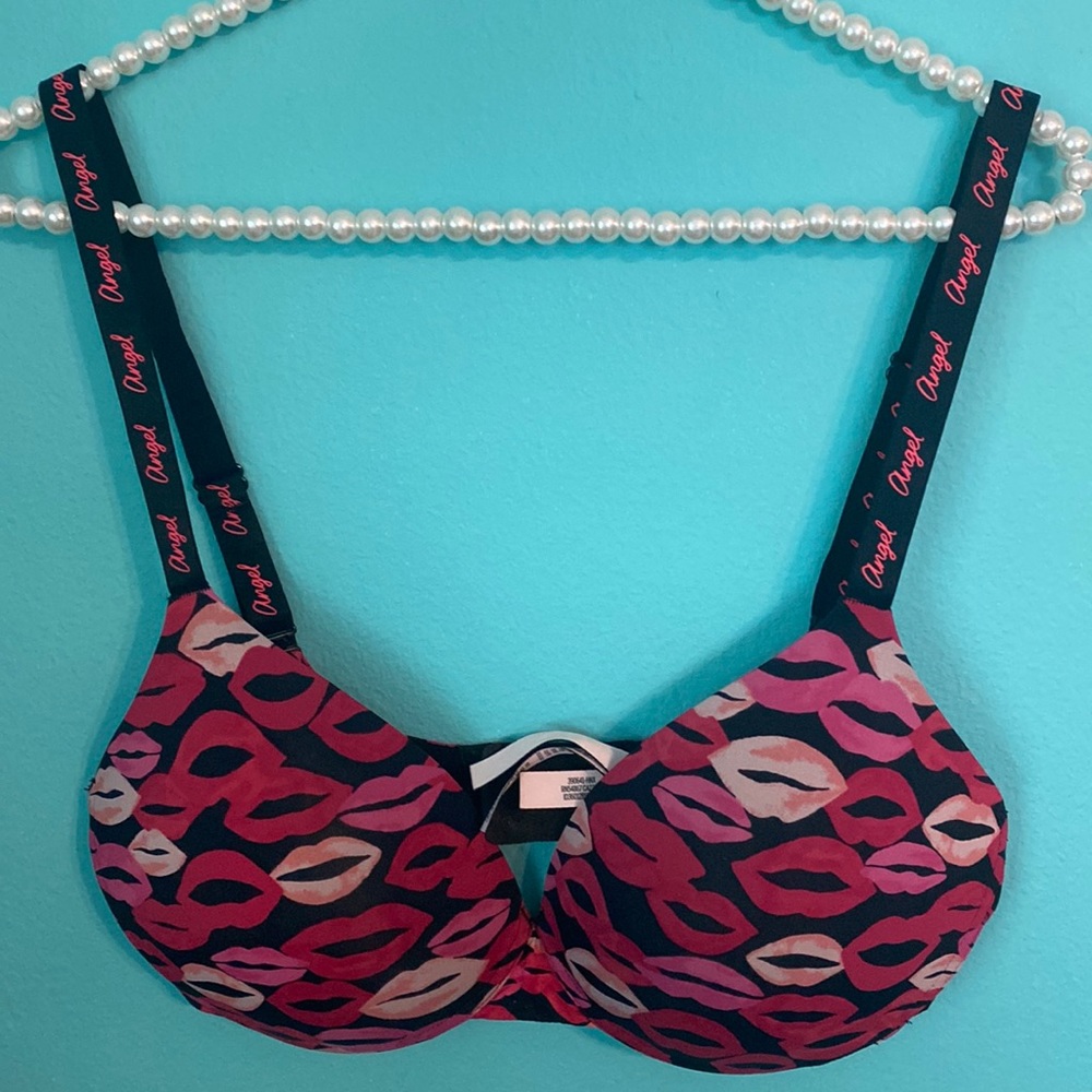 Victoria’s Secret Lip Pattern Angel Tshirt Demi Bra
